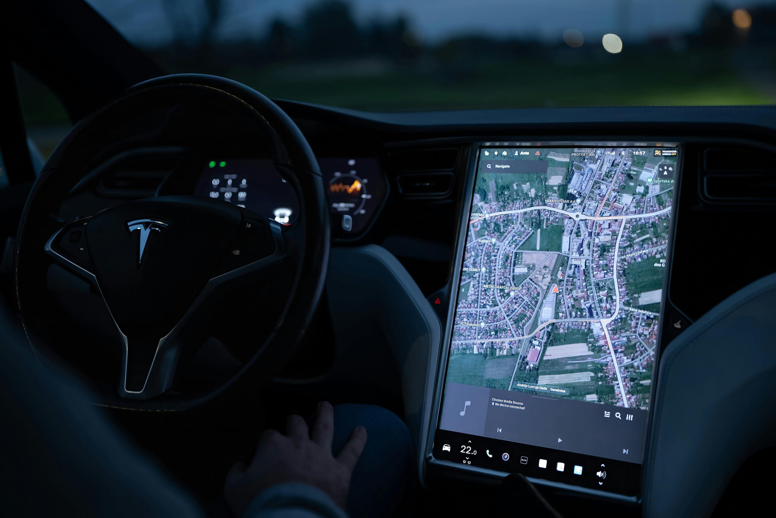 Top Tech Features in Electric Vehicles: What’s New in 2025?