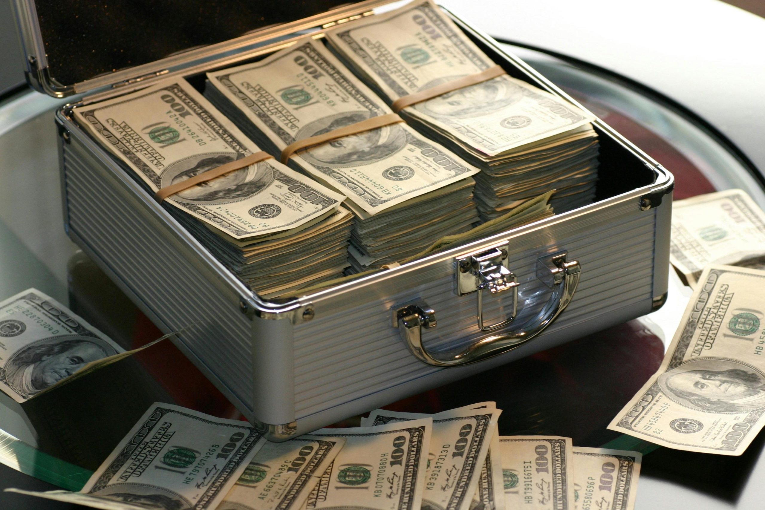 Money Management Hacks Every Young Adult Should Know