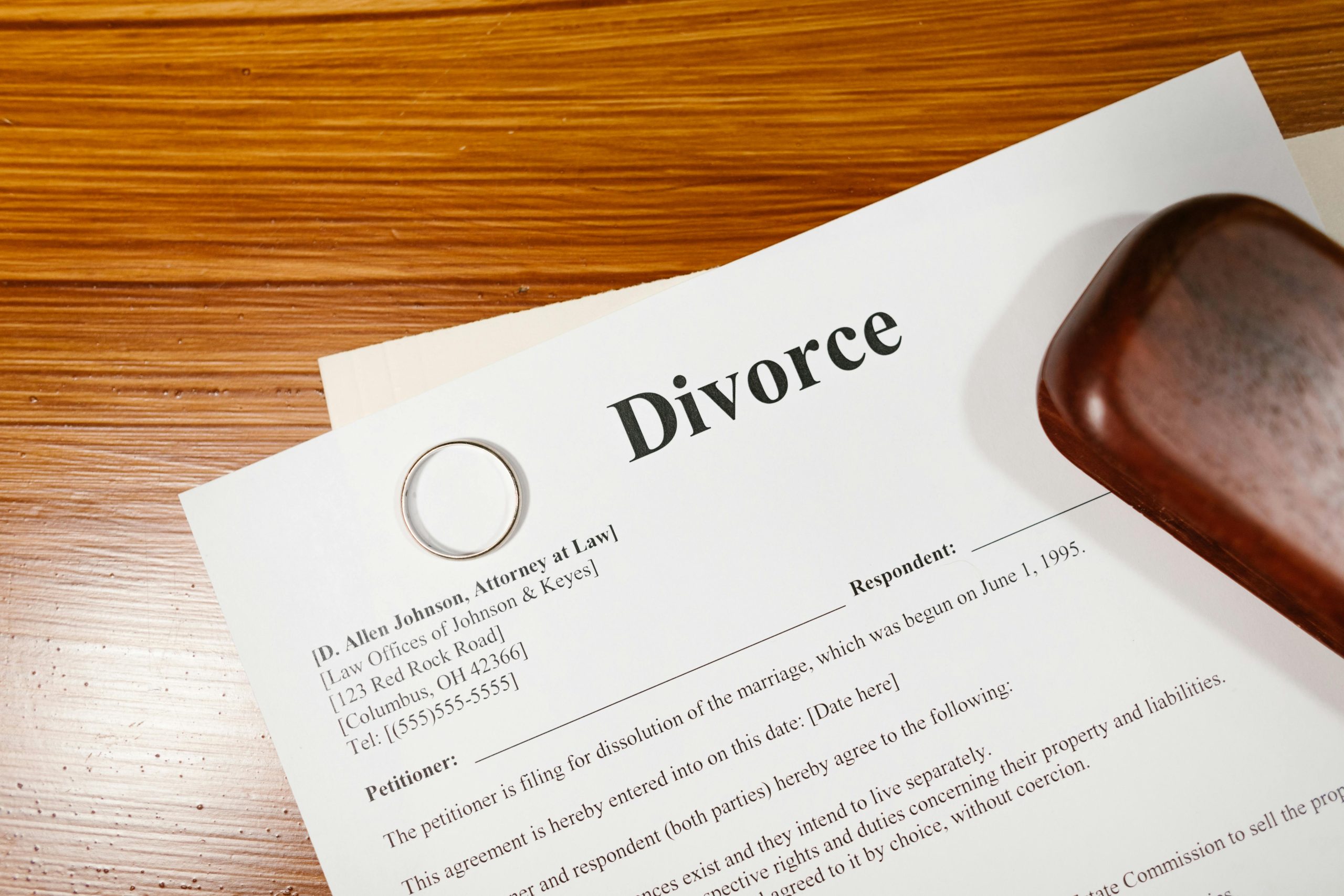The Ultimate Guide to Hiring a Divorce Lawyer: What to Expect